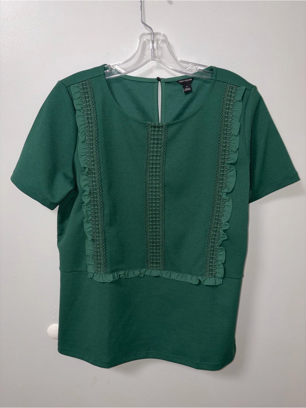 Ann Taylor Emerald Green Ruffle Trim Crochet Lace Detail M Career Office